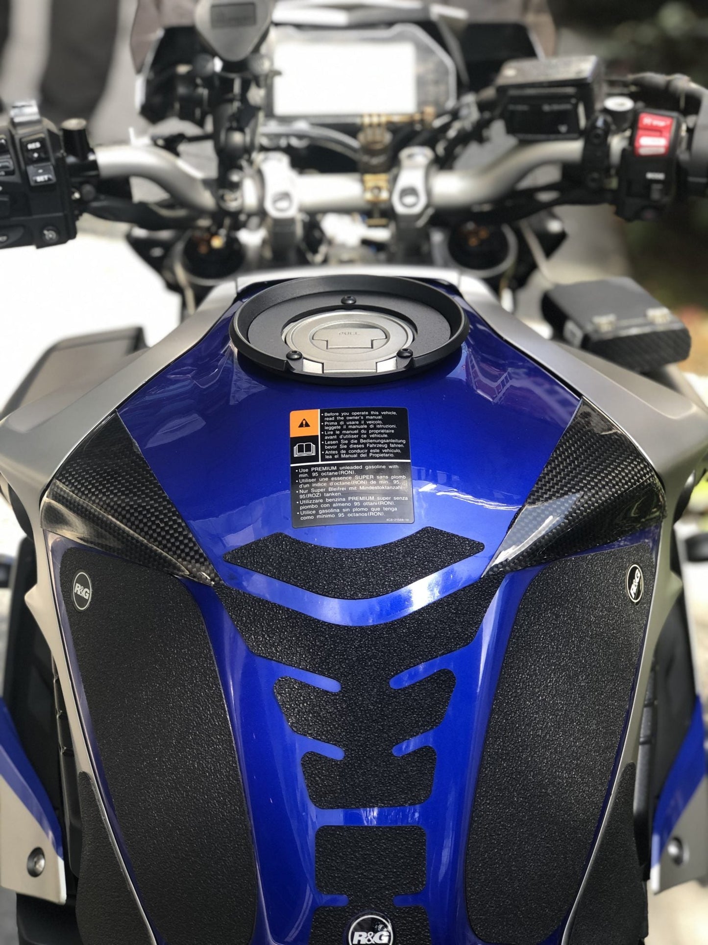 CARBON2RACE Yamaha MT-10 (2016+) Carbon Tank Sliders