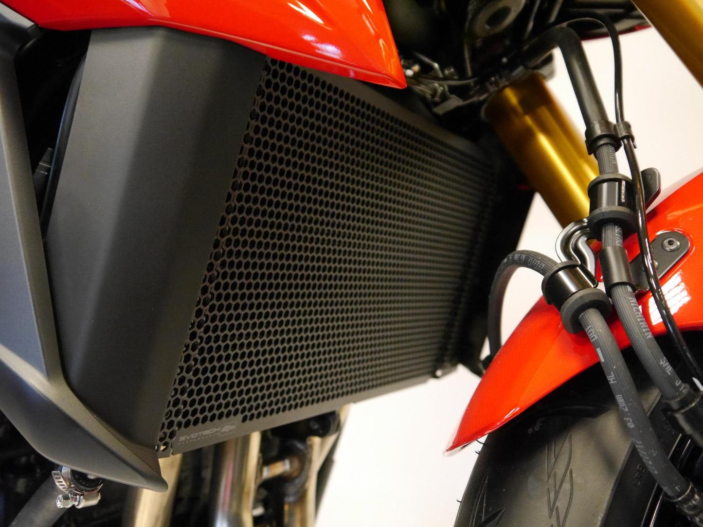 EVOTECH Suzuki GSR750 / GSX-S750 Radiator Guard