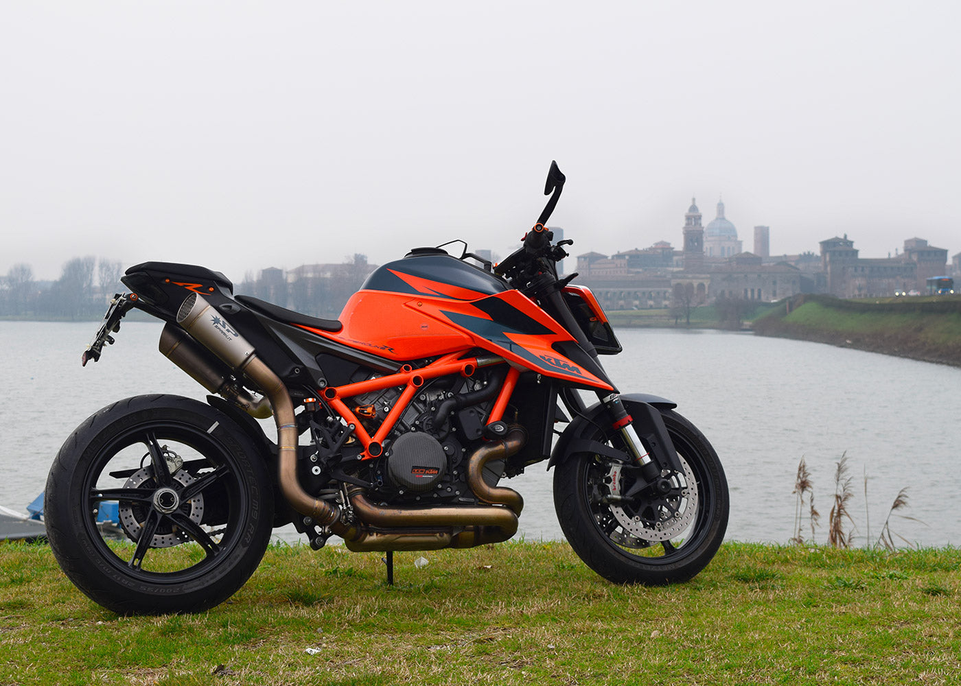 SPARK GKT0111 KTM 1290 / 1390 Super Duke R / R Evo (2020+) Titanium High-mount Double Exhaust "GRID-O" (EU homologated) – Accessories in the 2WheelsHero Motorcycle Aftermarket Accessories and Parts Online Shop