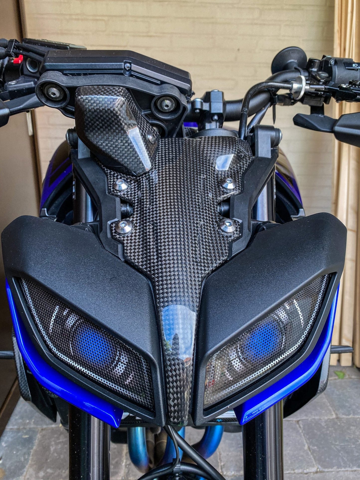 CARBON2RACE Yamaha MT-09 (17/20) Carbon Headlight Top Cover