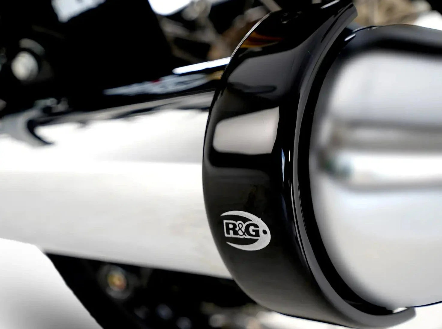 EP0009 - R&G RACING Round Exhaust Protector 5.5"- 6.5" (can cover) – Accessories in the 2WheelsHero Motorcycle Aftermarket Accessories and Parts Online Shop