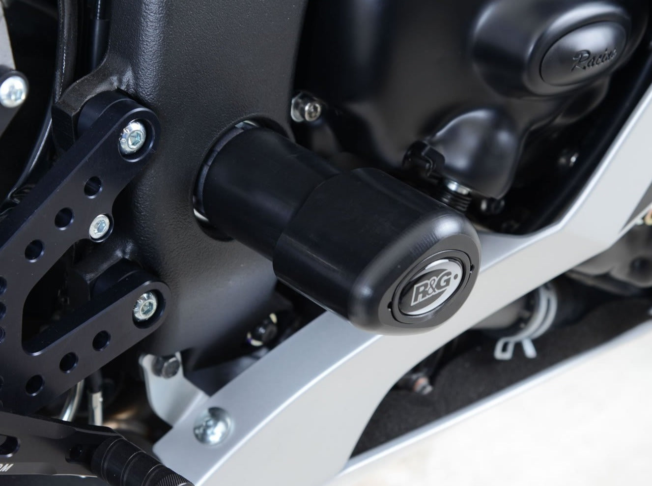 CP0202 - R&G RACING Yamaha YZF-R6 (06/20) Frame Crash Protection Sliders "Aero" – Accessories in the 2WheelsHero Motorcycle Aftermarket Accessories and Parts Online Shop