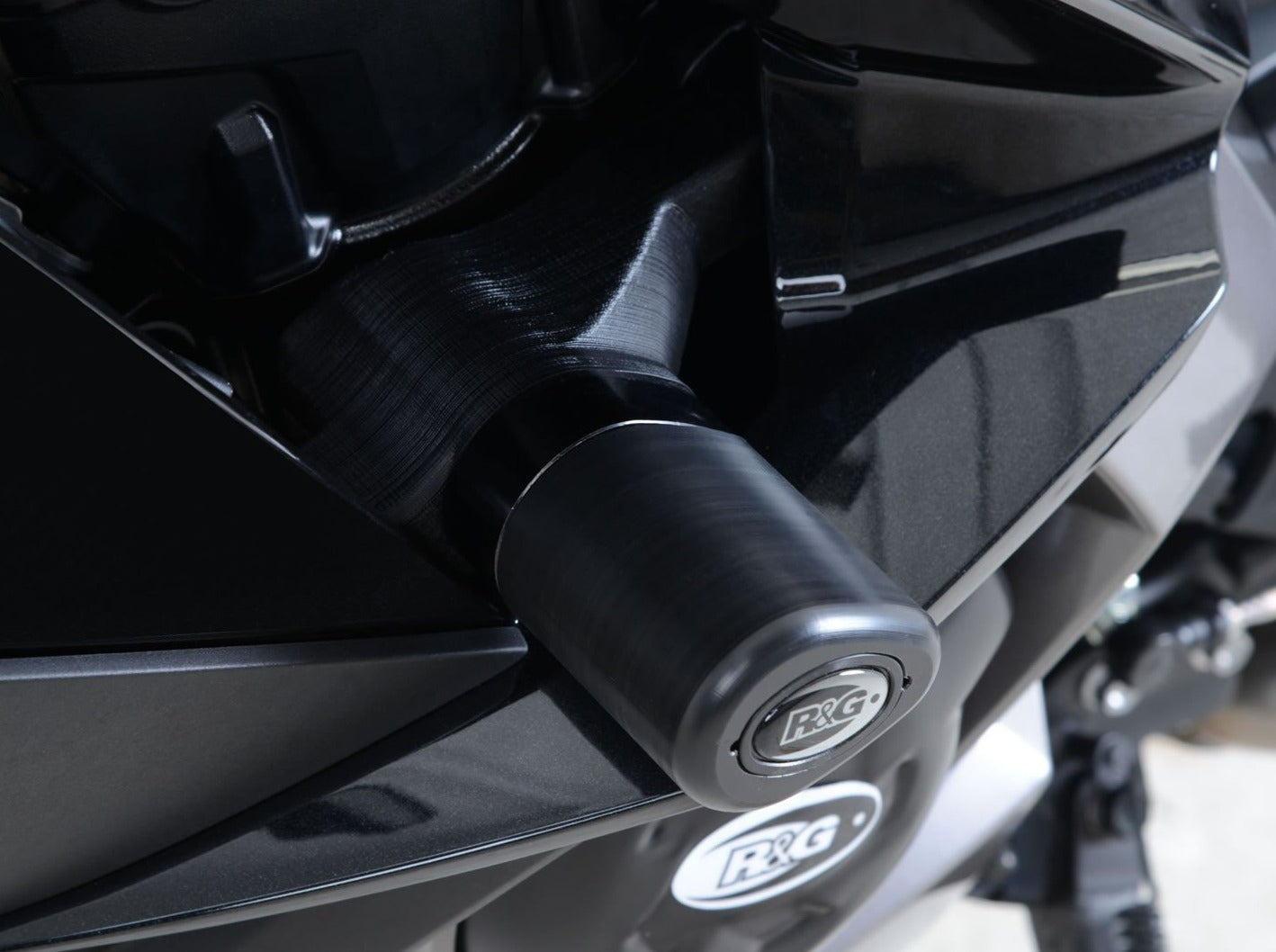 CP0417 - R&G RACING Kawasaki Ninja 1000 / Z1000SX Frame Crash Protection Sliders "Aero" – Accessories in the 2WheelsHero Motorcycle Aftermarket Accessories and Parts Online Shop