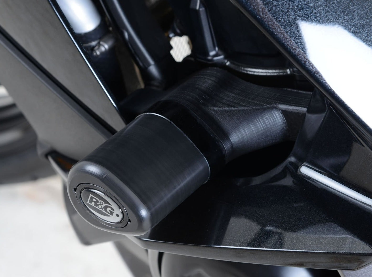 CP0417 - R&G RACING Kawasaki Ninja 1000 / Z1000SX Frame Crash Protection Sliders "Aero" – Accessories in the 2WheelsHero Motorcycle Aftermarket Accessories and Parts Online Shop