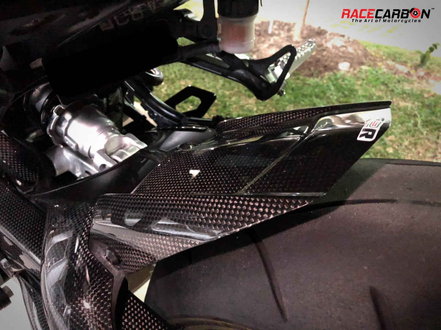 CARBON2RACE Yamaha MT-09 (14/20) Carbon Rear Hugger