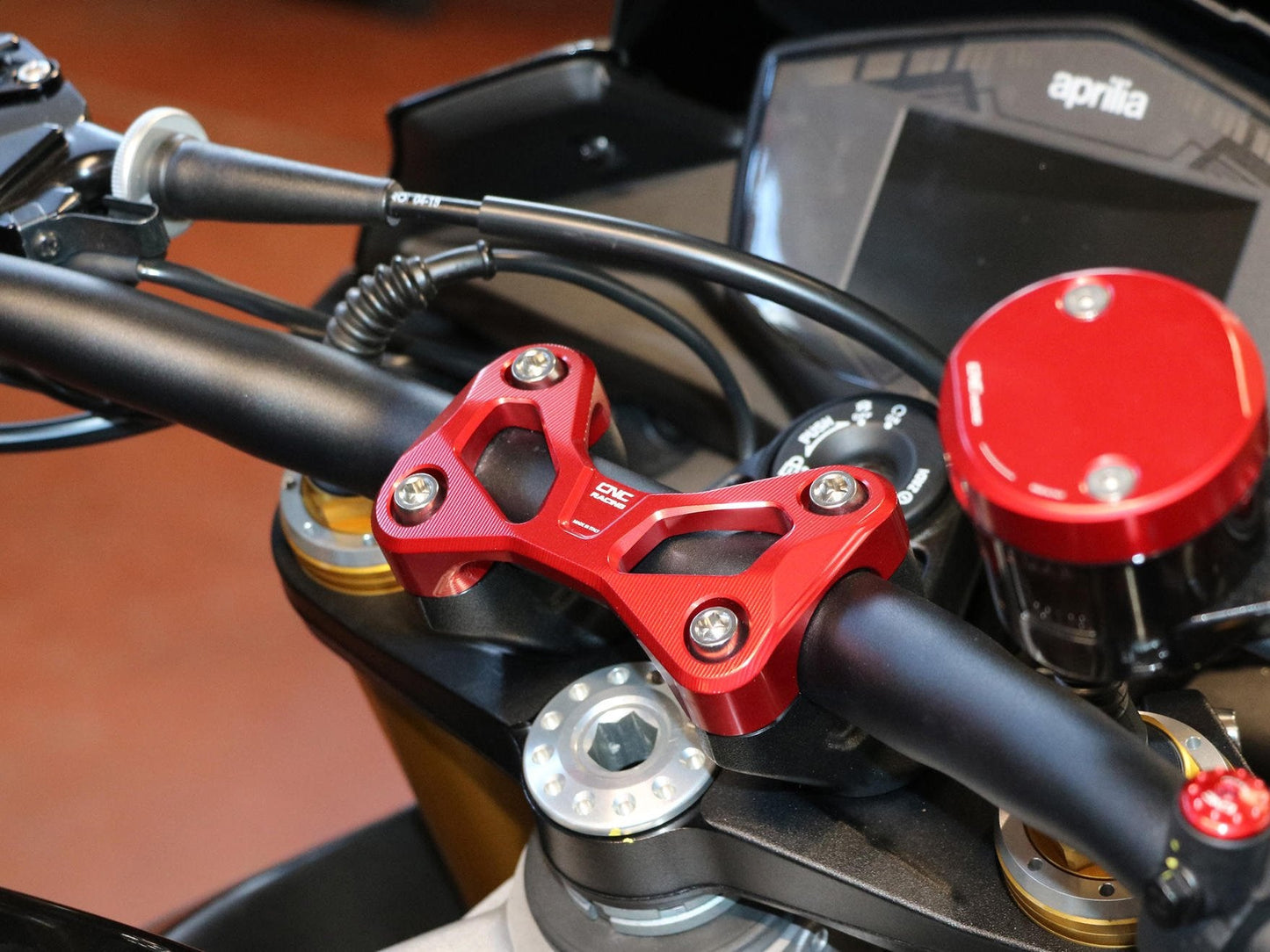 RM256 - CNC RACING Aprilia Tuono V4 1100 Handlebar Top Clamp