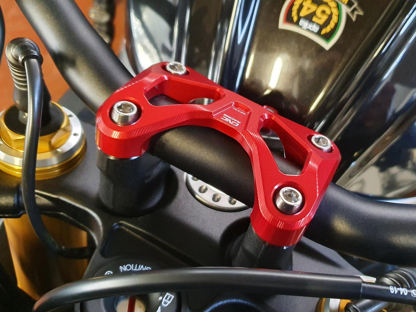 RM256 - CNC RACING Aprilia Tuono V4 1100 Handlebar Top Clamp