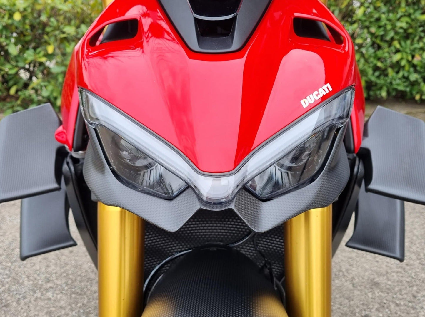 ZA301 - CNC RACING Ducati Streetfighter V4/V2 Carbon Headlight Fairing (lower)