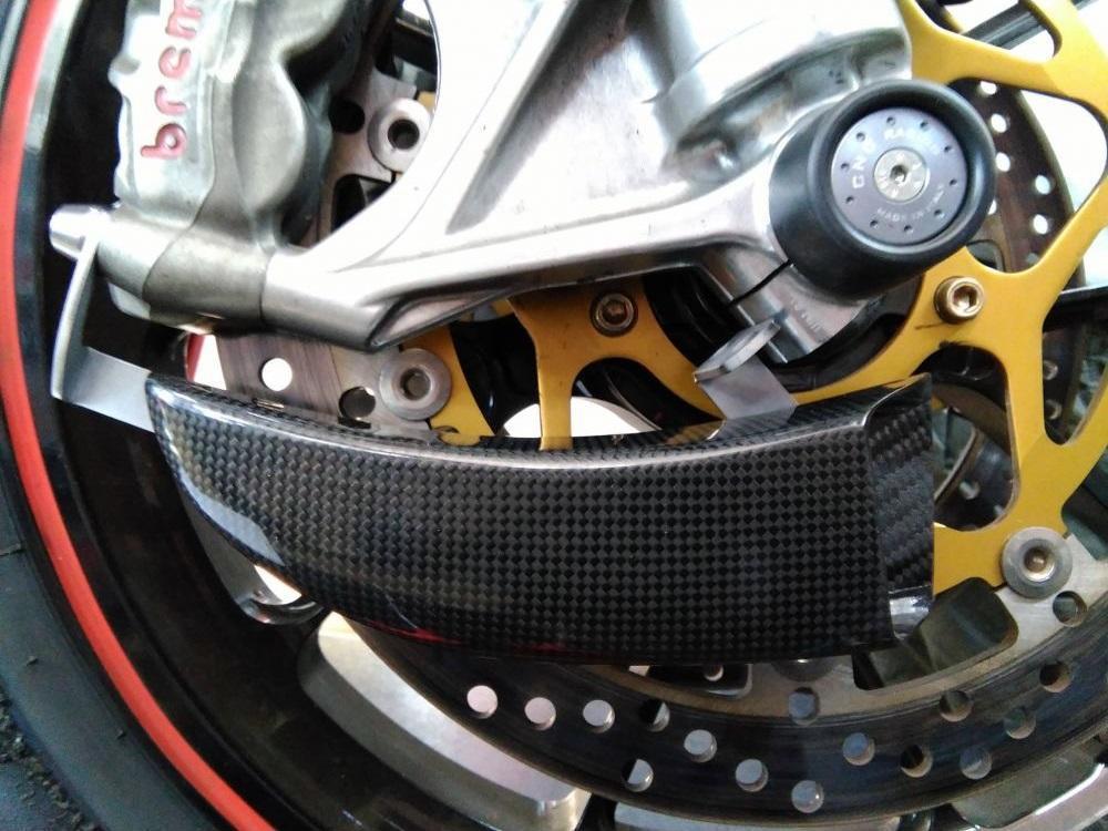 ZA701 - CNC RACING Ducati Panigale V4S / Streetfighter Carbon Front Brake Cooling System "GP Ducts"