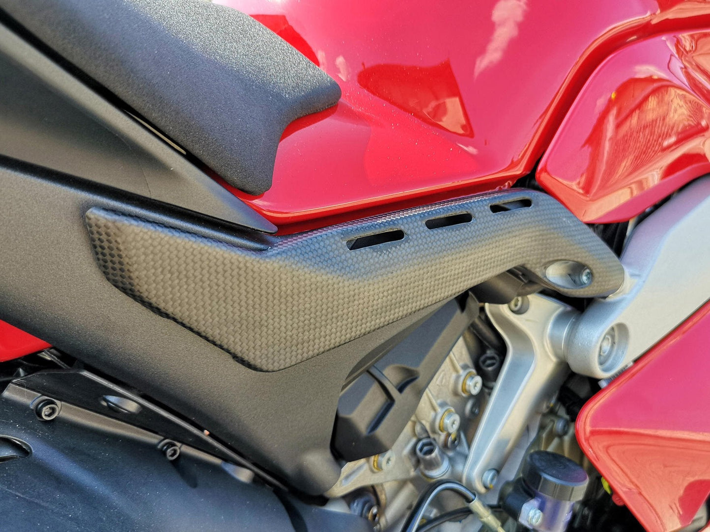 ZA863 - CNC RACING Ducati Panigale V4 Carbon Rear Subframe (Under Seat) Covers