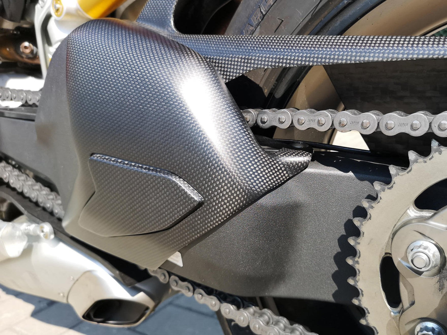 ZA864 - CNC RACING Ducati Panigale V4 Carbon Swingarm Cover