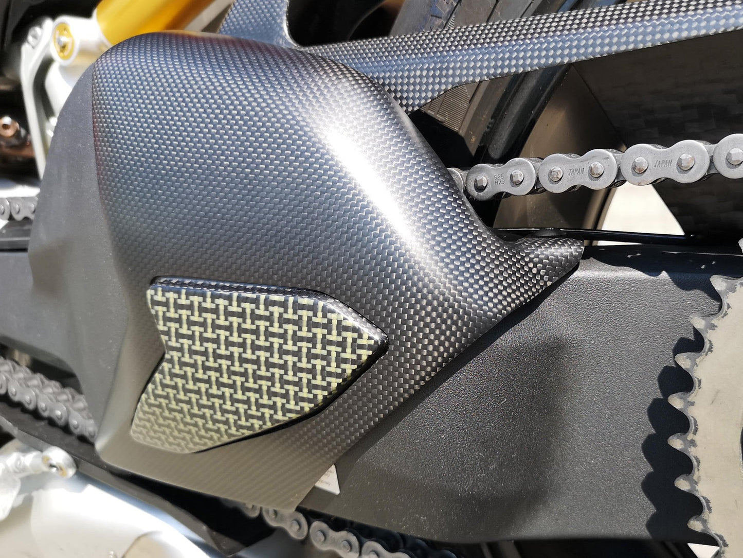 ZA865 - CNC RACING Ducati Panigale V4 Carbon & Kevlar Swingarm Cover