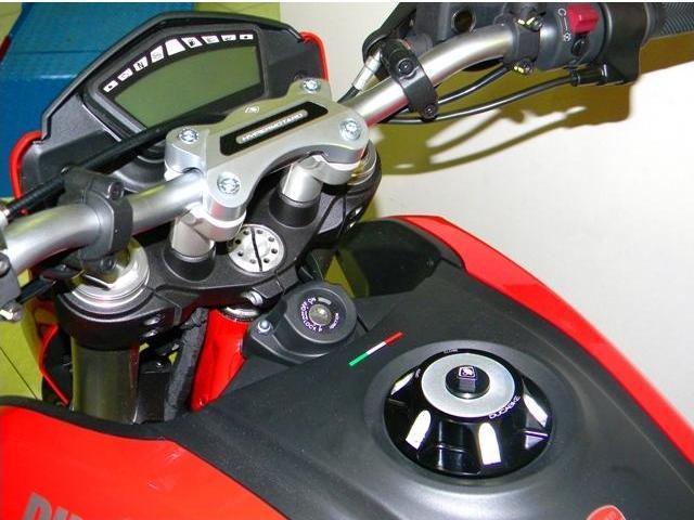 BM02 - DUCABIKE Ducati Hypermotard 821 / 939 Handlebar Clamp